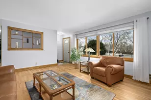 10042 Irwin Cir, Bloomington, MN 55437 - Photo 6