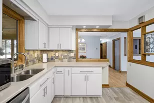 10042 Irwin Cir, Bloomington, MN 55437 - Photo 14