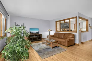 10042 Irwin Cir, Bloomington, MN 55437 - Photo 4