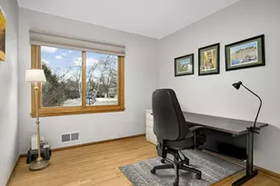 10042 Irwin Cir, Bloomington, MN 55437 - Photo 18