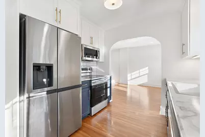 301 W Oakland Avenue #4, Austin, MN 55912 - Photo 2