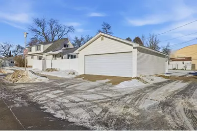2418 4th Ave E, Hibbing, MN 55746 - Photo 2