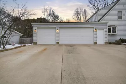 358 18th Street SW, Owatonna, MN 55060 - Photo 2