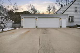 358 18th St SW, Owatonna, MN 55060 - Photo 2