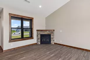 466 Coyote Way, New Richmond, WI 54017 - Photo 4