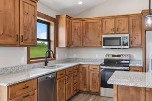 466 Coyote Way, New Richmond, WI 54017 - Photo 12
