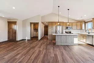 466 Coyote Way, New Richmond, WI 54017 - Photo 8