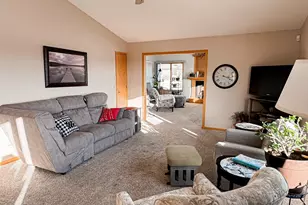 686 W River Dr, New London, MN 56273 - Photo 8