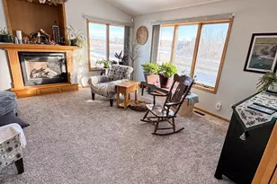 686 W River Dr, New London, MN 56273 - Photo 10