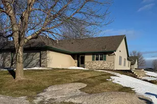 686 W River Dr, New London, MN 56273 - Photo 2