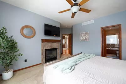 610 E Rolling Hills Drive, Le Center, MN 56057 - Photo 12