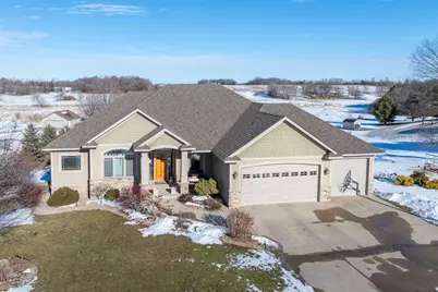 610 E Rolling Hills Drive, Le Center, MN 56057 - Photo 1