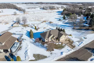610 E Rolling Hills Drive, Le Center, MN 56057 - Photo 38