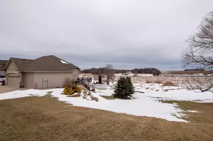 610 E Rolling Hills Dr, Le Center, MN 56057 - Photo 36