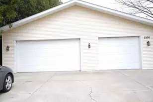 2200 10th Ave SW, Austin, MN 55912 - Photo 6