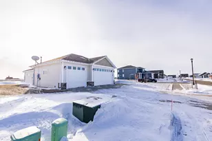 4268 Pine Pkwy S, Fargo, ND 58104 - Photo 4