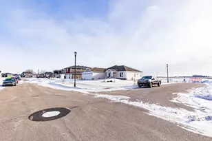 4268 Pine Pkwy S, Fargo, ND 58104 - Photo 2