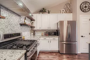 6887 Folkestone Rd, Apple Valley, MN 55124 - Photo 8