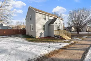 907 8th St SE, Austin, MN 55912 - Photo 4