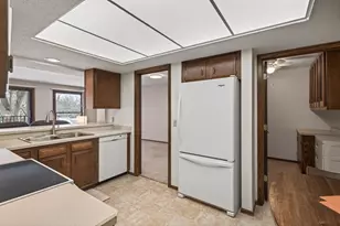 9500 Collegeview Rd, Bloomington, MN 55437 - Photo 12