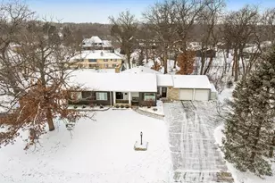 115 Ardmore Dr, Golden Valley, MN 55422 - Photo 2