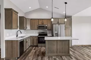 480 Coyote Way, New Richmond, WI 54017 - Photo 2