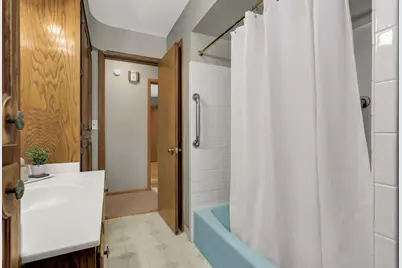 1811 Stanbridge Avenue, Roseville, MN 55113 - Photo 20