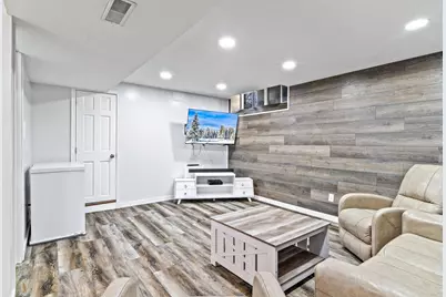 975 Hyacinth Avenue E, Saint Paul, MN 55106 - Photo 14