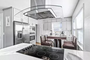 975 Hyacinth Ave E, Saint Paul, MN 55106 - Photo 2