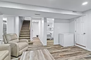 975 Hyacinth Ave E, Saint Paul, MN 55106 - Photo 16