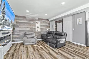 975 Hyacinth Ave E, Saint Paul, MN 55106 - Photo 8