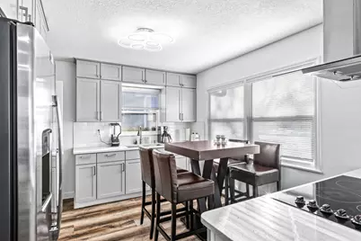 975 Hyacinth Avenue E, Saint Paul, MN 55106 - Photo 4