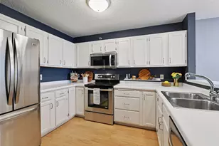 7540 Edinborough Way, Edina, MN 55435 - Photo 16