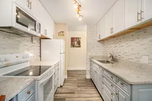 4001 Heritage Hills Dr, Bloomington, MN 55437 - Photo 20