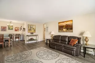 4001 Heritage Hills Dr, Bloomington, MN 55437 - Photo 4