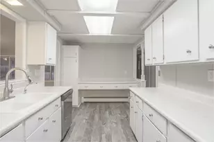 19115 Homestead Cir, Eden Prairie, MN 55346 - Photo 6