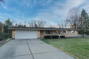 19115 Homestead Cir, Eden Prairie, MN 55346 - Photo 2