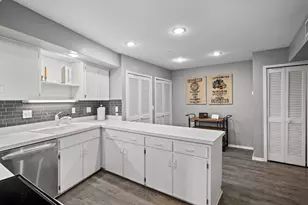 3412 Oak Ridge Rd, Hopkins, MN 55305 - Photo 12