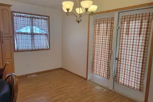 322 St Paul Ave S, Thief River Falls, MN 56701 - Photo 4