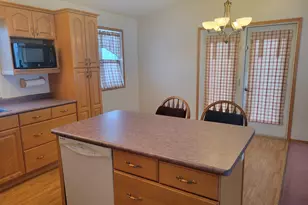 322 St Paul Ave S, Thief River Falls, MN 56701 - Photo 6