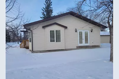 322 Saint Paul Avenue S, Thief River Falls, MN 56701 - Photo 2