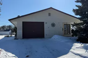 910 2nd St NE, Roseau, MN 56751 - Photo 2