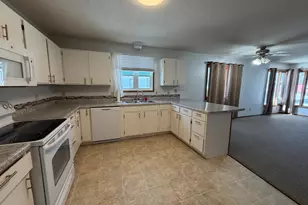 910 2nd St NE, Roseau, MN 56751 - Photo 6