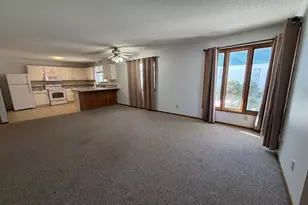 910 2nd St NE, Roseau, MN 56751 - Photo 4