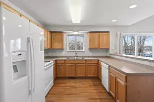 388 Brickyard Dr, Chaska, MN 55318 - Photo 14