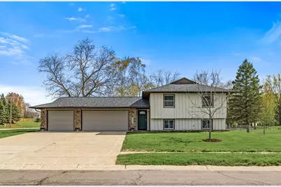 7020 Upper 139th Street W, Apple Valley, MN 55124 - Photo 1