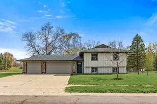 7020 Upper 139th St W, Apple Valley, MN 55124 - Photo 1