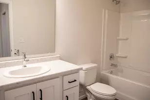 6704 Meadow View Dr S, Fargo, ND 58104 - Photo 10