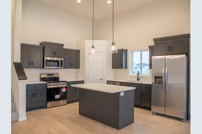 6704 Meadow View Drive S, Fargo, ND 58104 - Photo 4