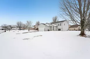 931 Shady Ridge Ln, Braham, MN 55006 - Photo 4